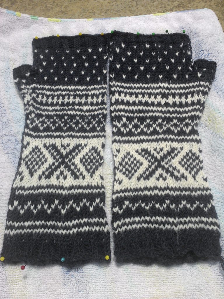 Nordic Knitting | Wrist Warmers - saturday night stitch