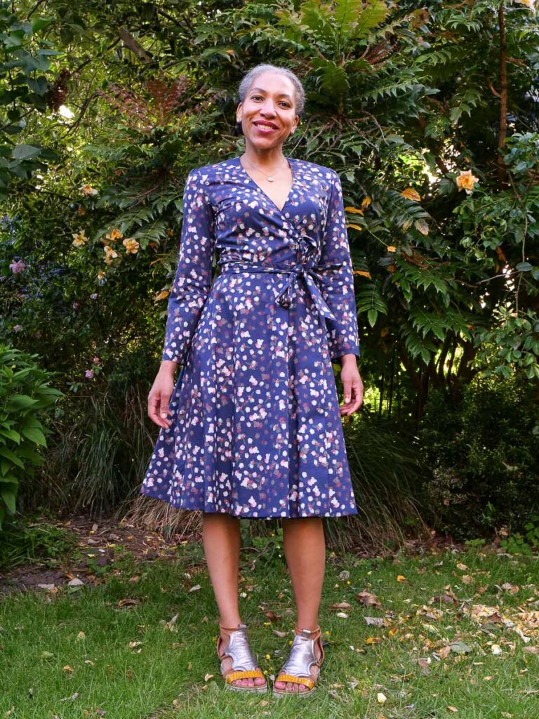 Another bedsheet dress (vintage Simplicity pattern PDF & vintage fabric) :  r/sewing